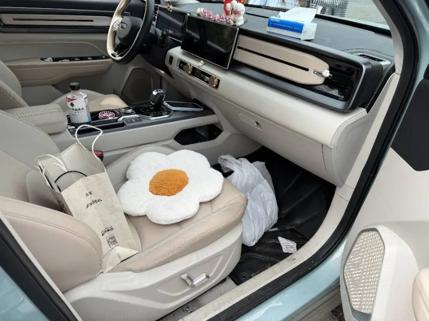 Geely 2023 icon 1.5TD chocolate alcohol version automatic gear 6