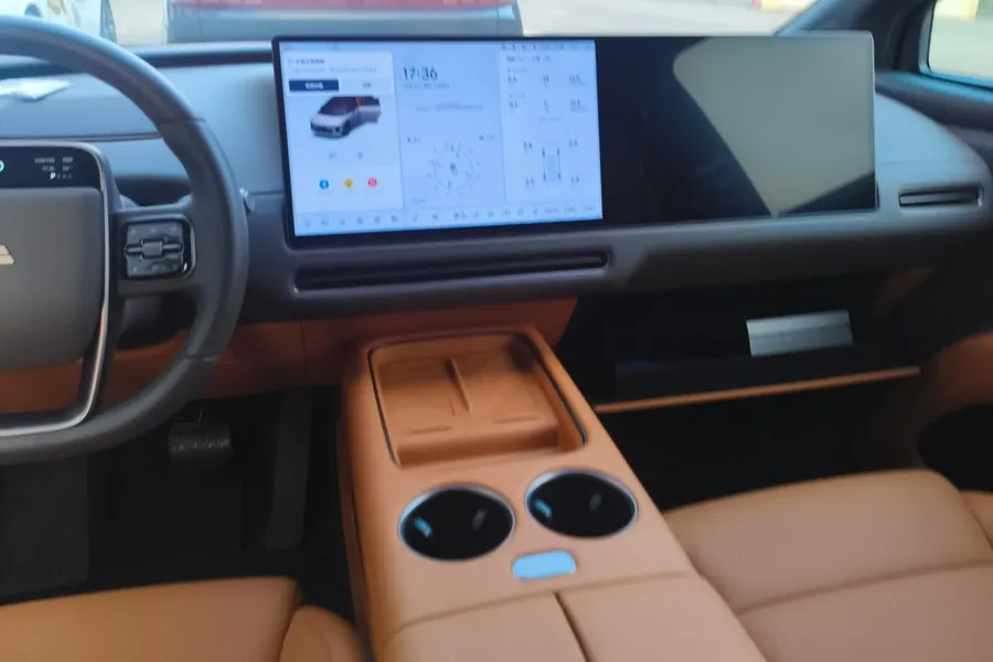 Li 2025 i8 Standard Edition Automatic Gear 12