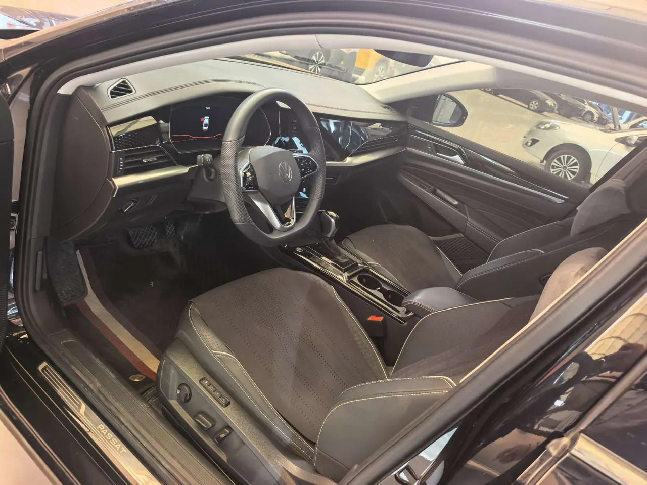 Volkswagen 2024 Passat 2.0TSI 380TSI Star Dragon Edition Automatic Gear 4