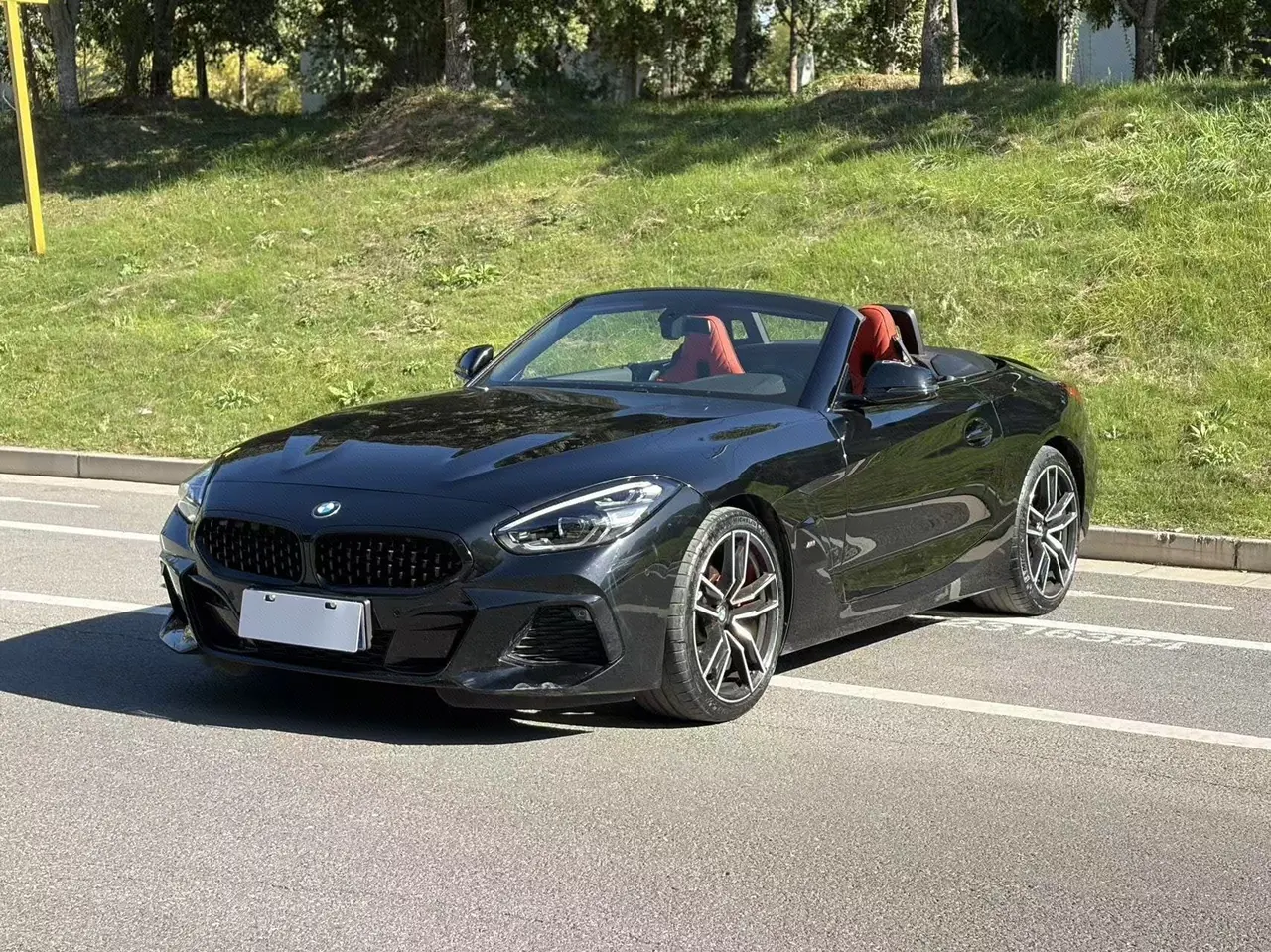 BMW Z4 (Imported) 2022 Z4 sDrive25i 2.0T M Sports Obsidian Night Suit Automatic Gear - View 1