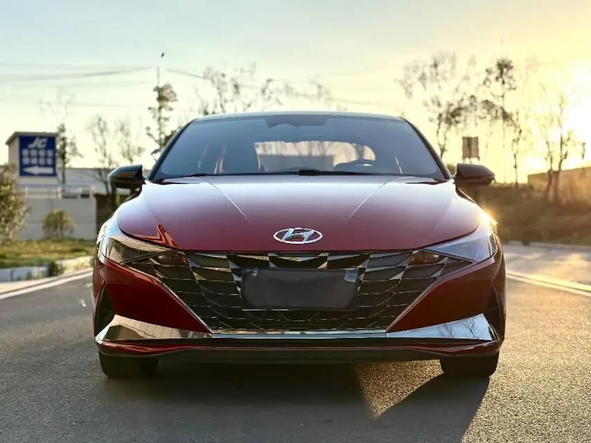 Hyundai 2021 Elantra -3-compartment 1.4TGDi 240TGDi LUX Premium Edition Automatic 2