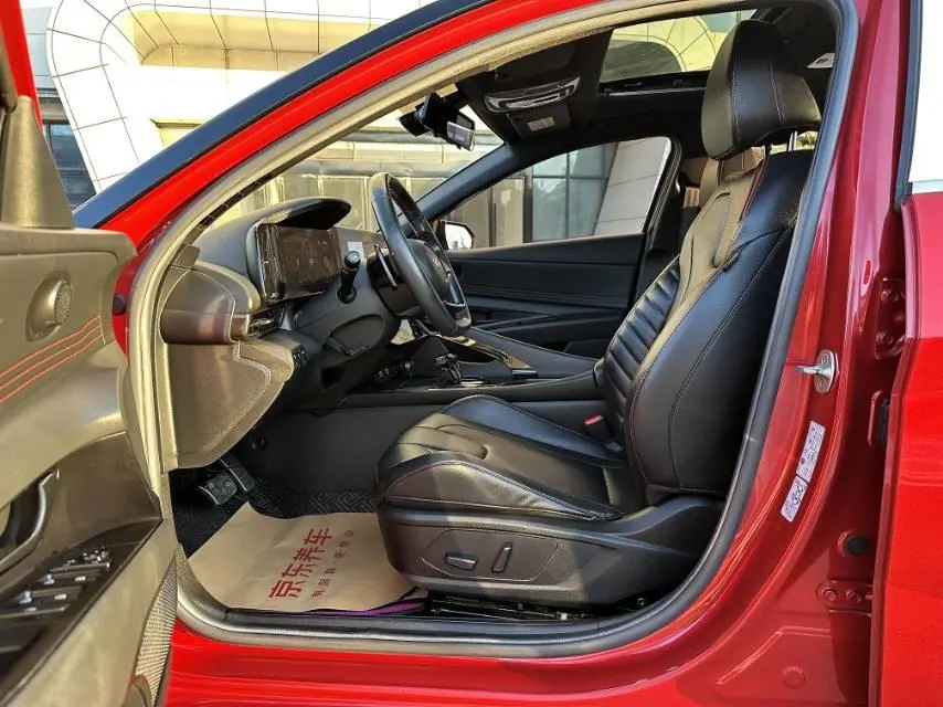 Hyundai 2021 Elantra -3-compartment 1.4TGDi 240TGDi LUX Premium Edition Automatic 4