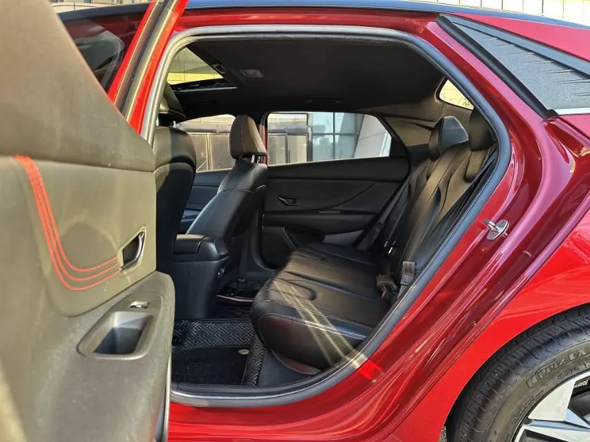 Hyundai 2021 Elantra -3-compartment 1.4TGDi 240TGDi LUX Premium Edition Automatic 6
