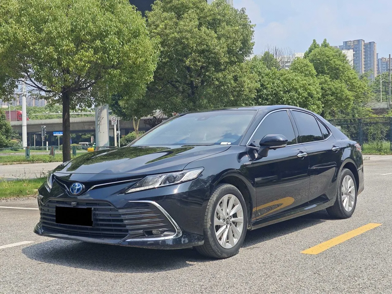Toyota 2021 Camry Dual Engine 2.5HGVP Stepless Leading Edition Automatic Gear - View 1