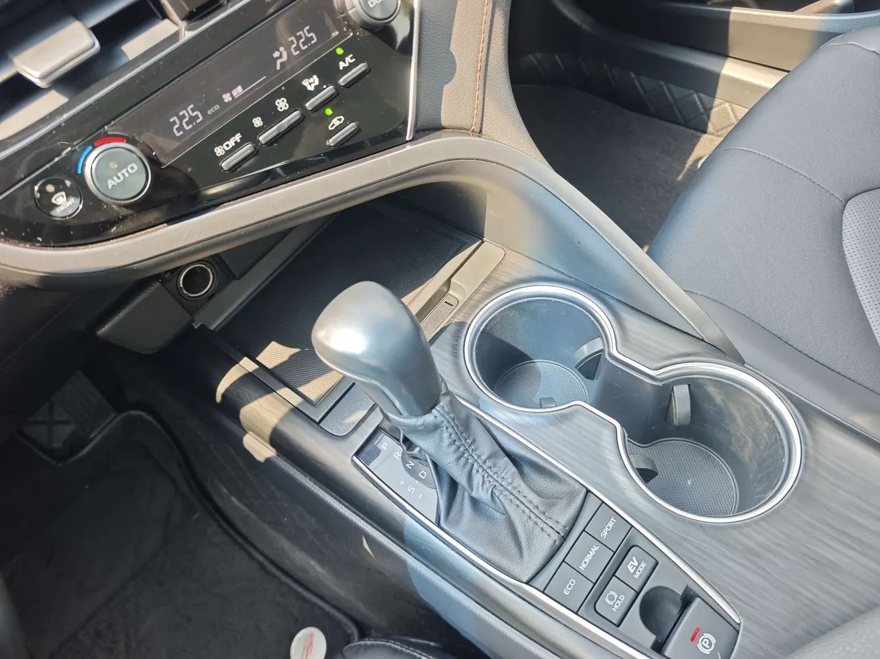 Toyota 2021 Camry Dual Engine 2.5HGVP Stepless Leading Edition Automatic Gear 8