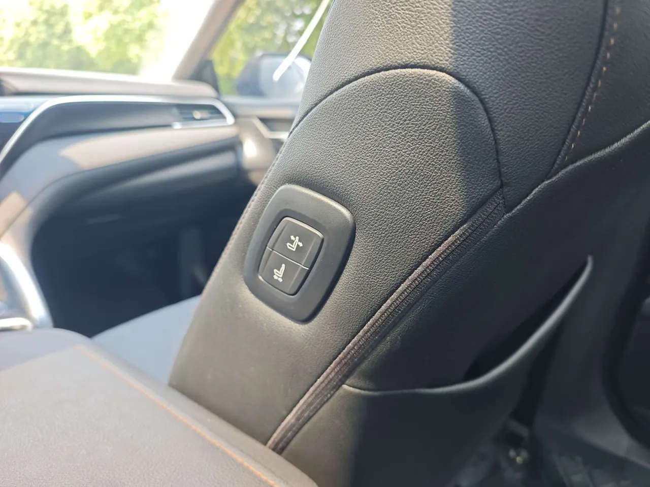 Toyota 2021 Camry Dual Engine 2.5HGVP Stepless Leading Edition Automatic Gear 9