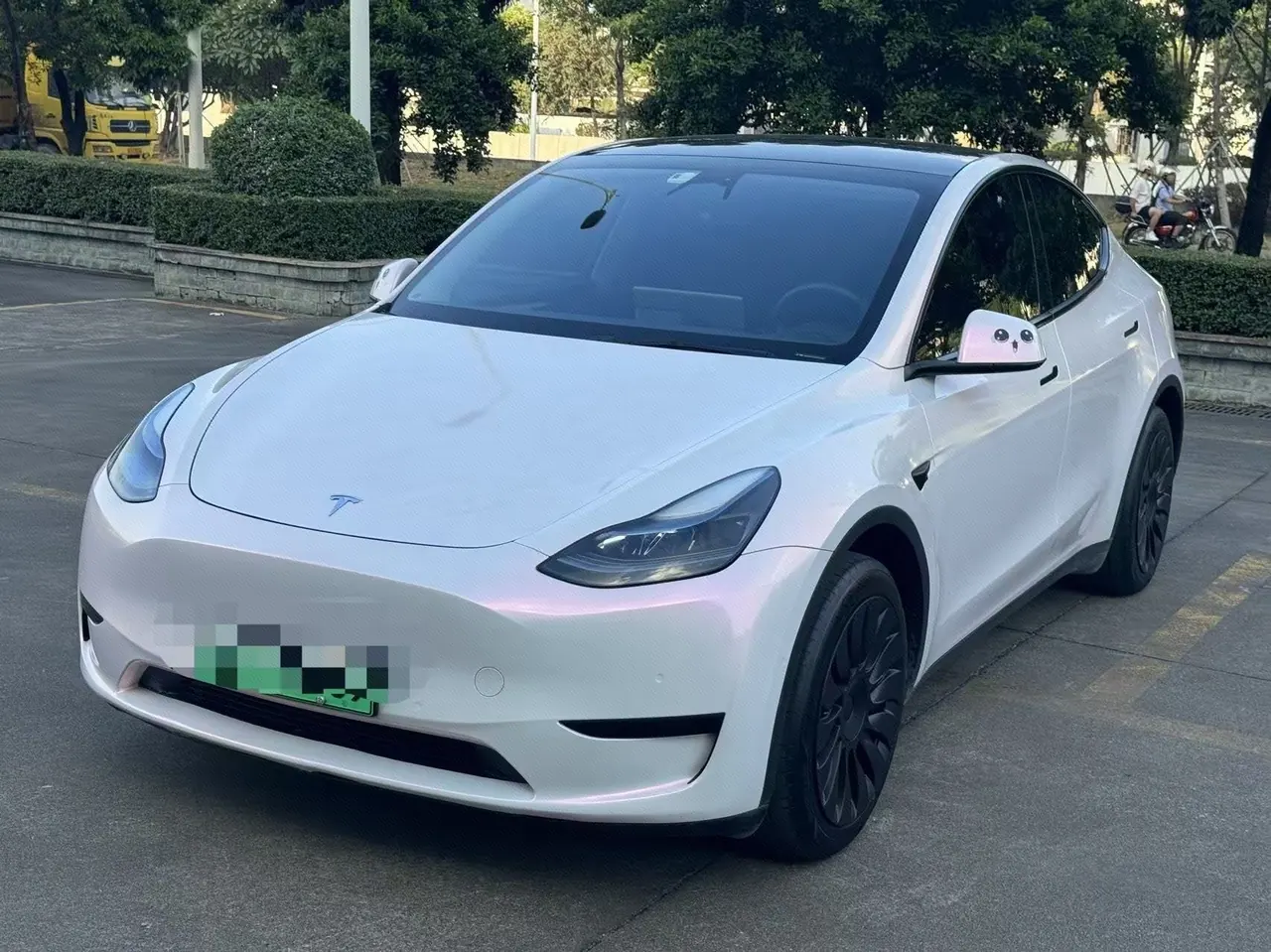 Tesla 2023 Model Y rear-wheel drive version automatic transmission - View 1