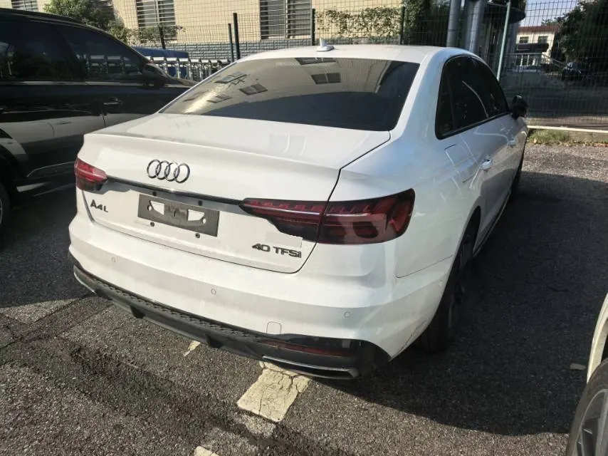 Audi 2022 A4L 2.0TFSI 40TFSI Deluxe Dynamic Automatic 2