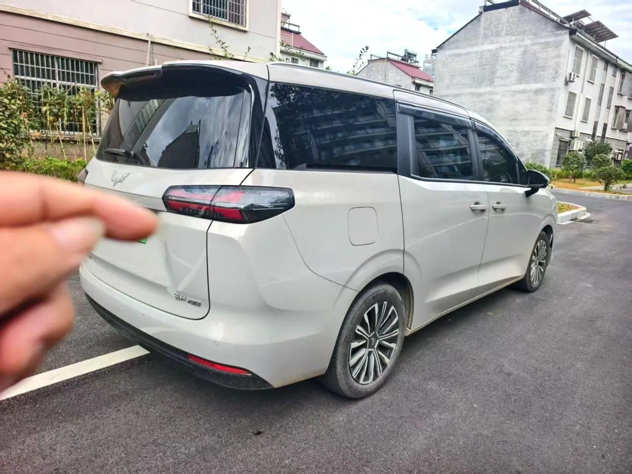 WuLing 2025 Starlight 730 1.5 Stepless 125km Luxury Automatic Transmission 3