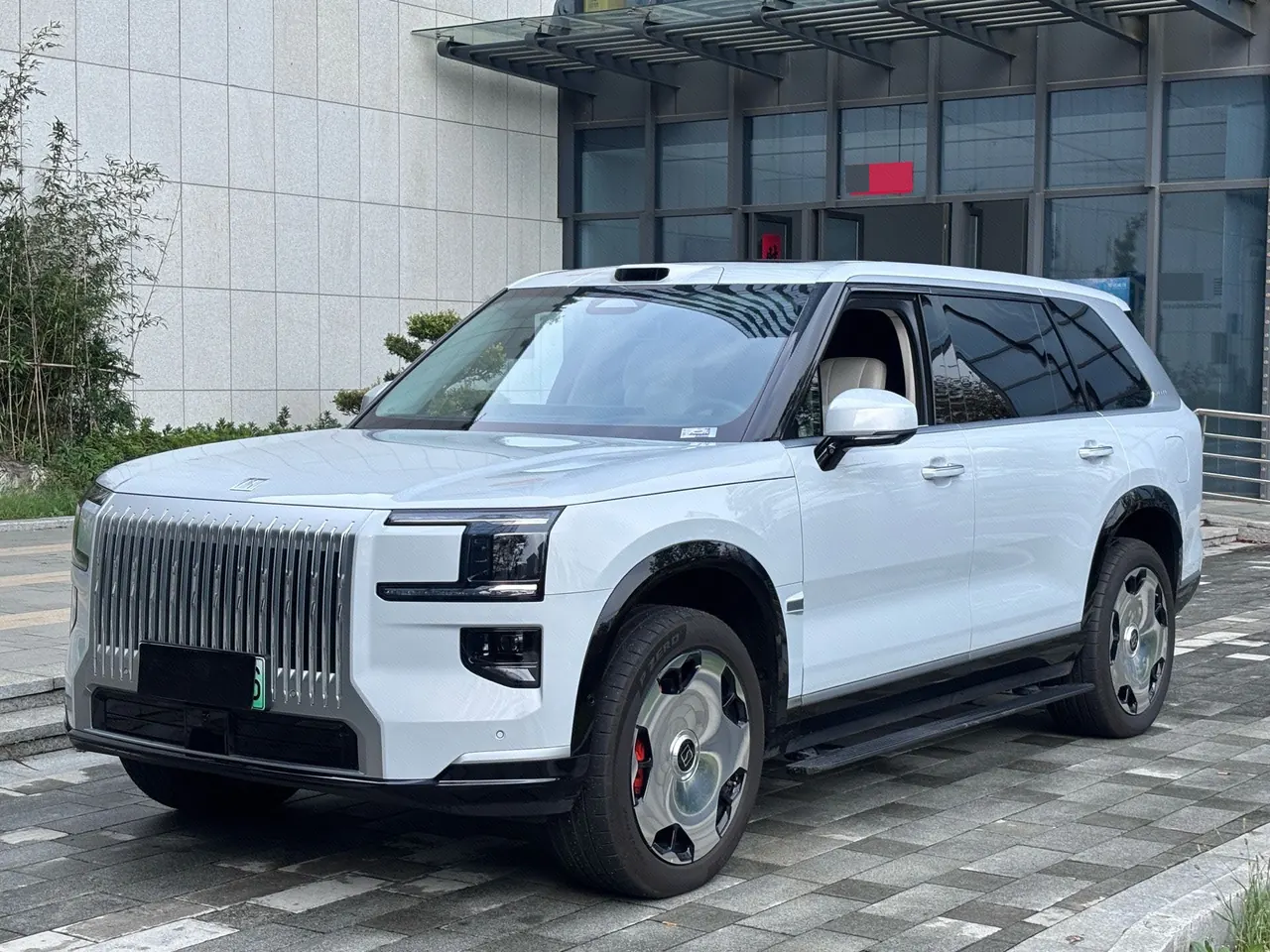Zeekr 2025 Zeekr 9X 2.0T Ultra Edition 70kWh Automatic Gear - View 1