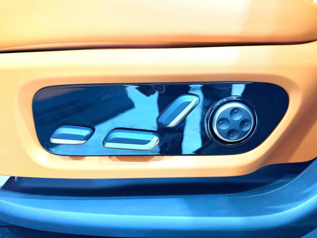 AITO 2025 AITO M9 EV Pure Electric Ultra Edition 100kWh5-seat Edition Automatic Gear 12
