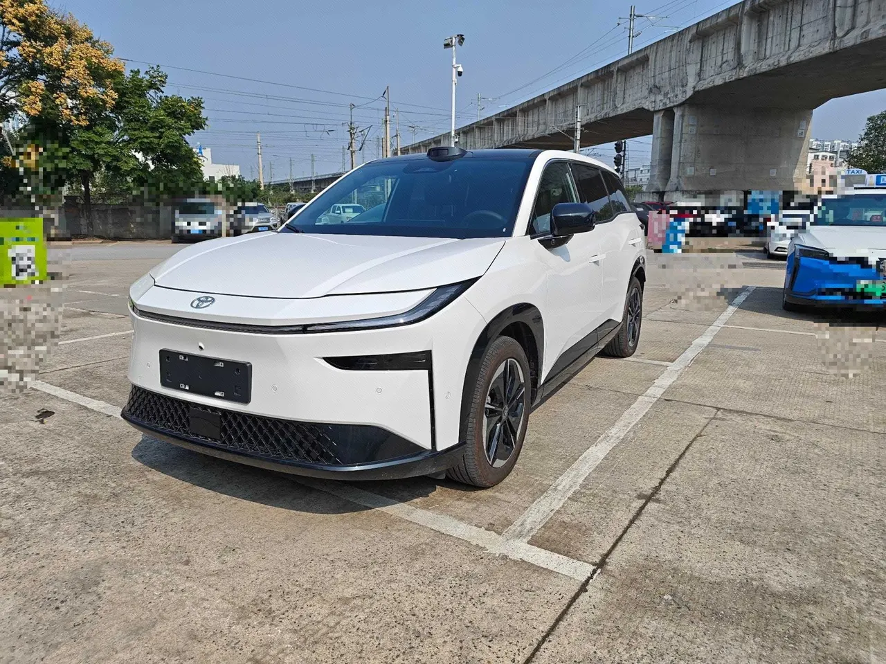 Toyota 2025 Platinum Intelligence 3X 520 Pro Advanced Intelligence Driving Edition Automatic Gear - View 1