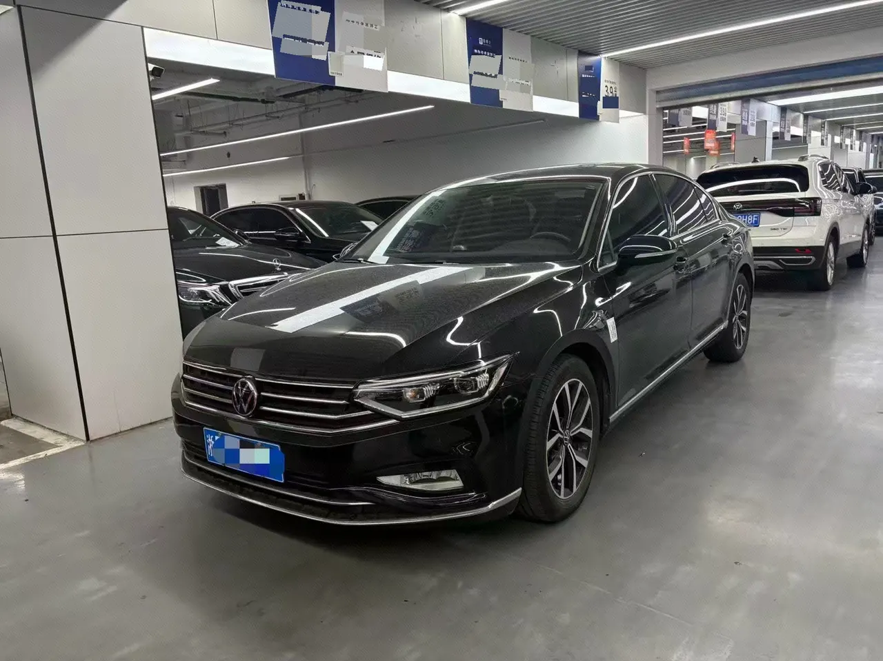 Volkswagen 2020 Magotan 2.0TSI 330TSI Leading Automatic - View 1