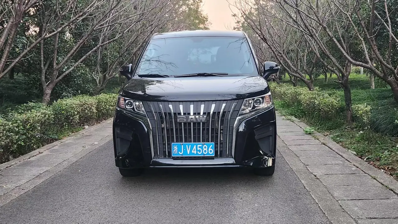 BAIC 2023 Ace M7 2.0 Long Axis Creative 7-seat Automatic Gear 2
