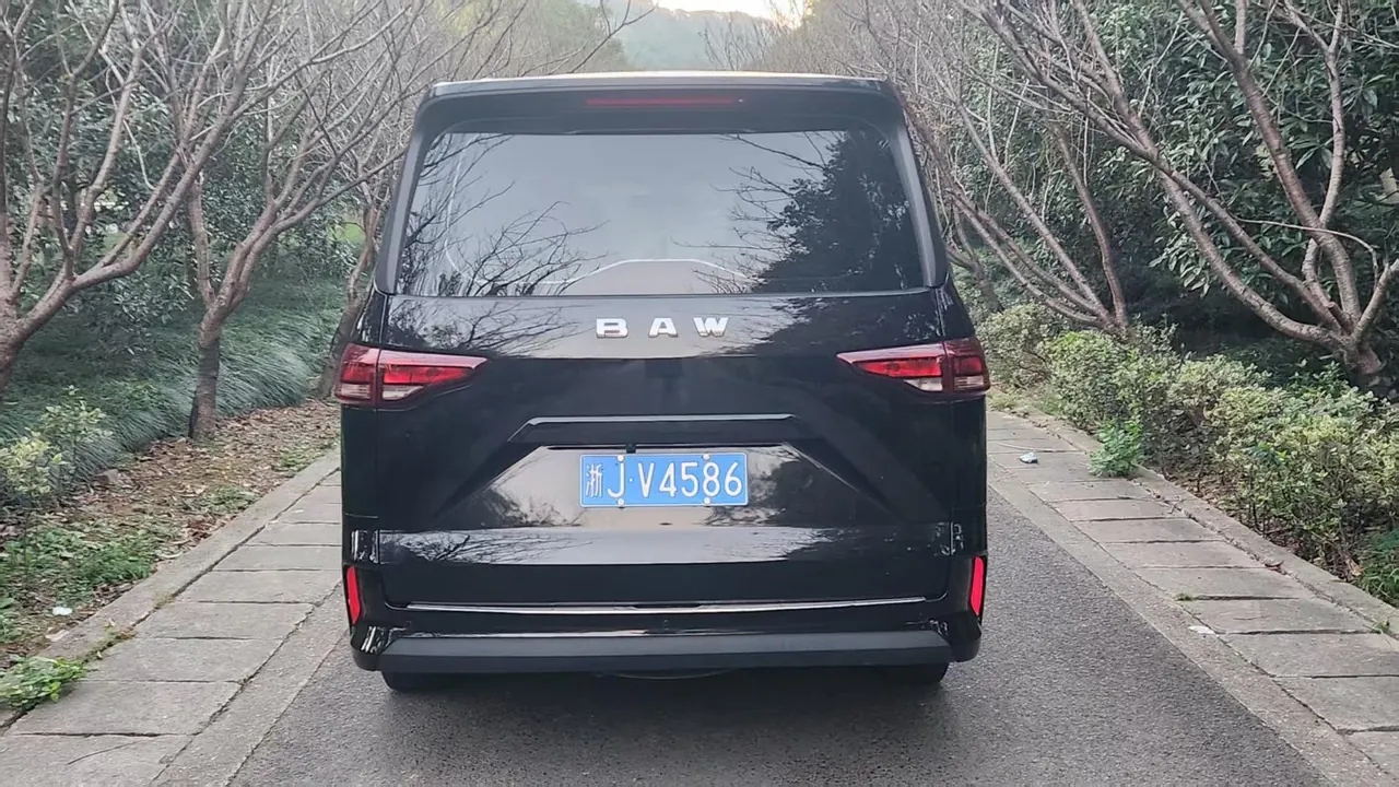 BAIC 2023 Ace M7 2.0 Long Axis Creative 7-seat Automatic Gear 7
