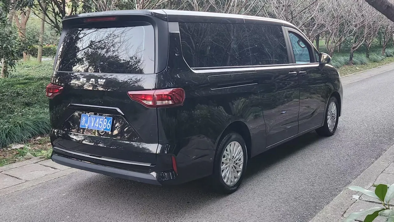 BAIC 2023 Ace M7 2.0 Long Axis Creative 7-seat Automatic Gear 8
