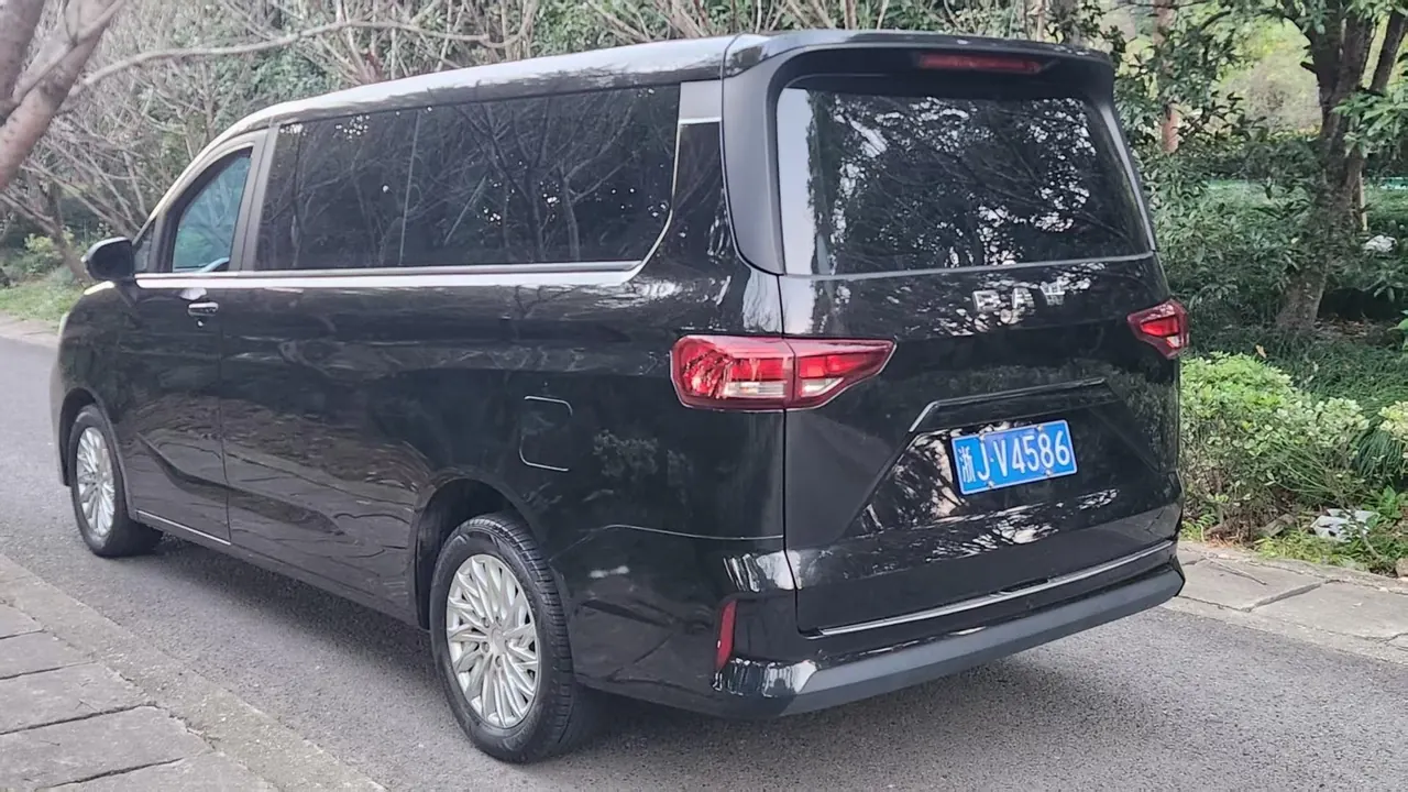 BAIC 2023 Ace M7 2.0 Long Axis Creative 7-seat Automatic Gear 9