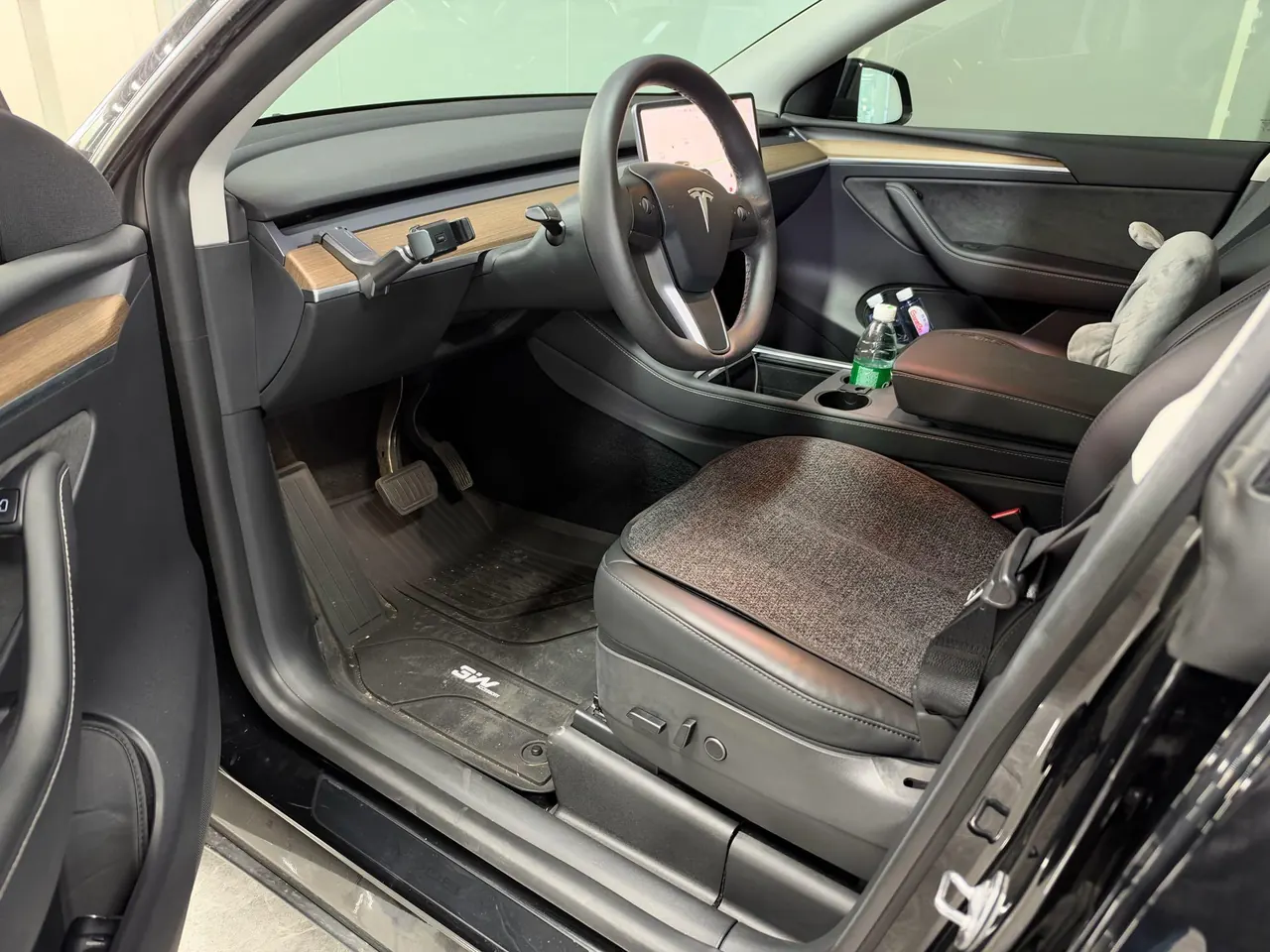 Tesla 2021 Model Y Standard Endurance Rear Drive Automatic Gear 3