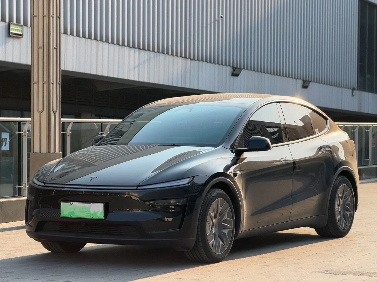 Tesla 2025 Model Y L Long Endurance All-Wheel Drive Automatic Transmission - View 1