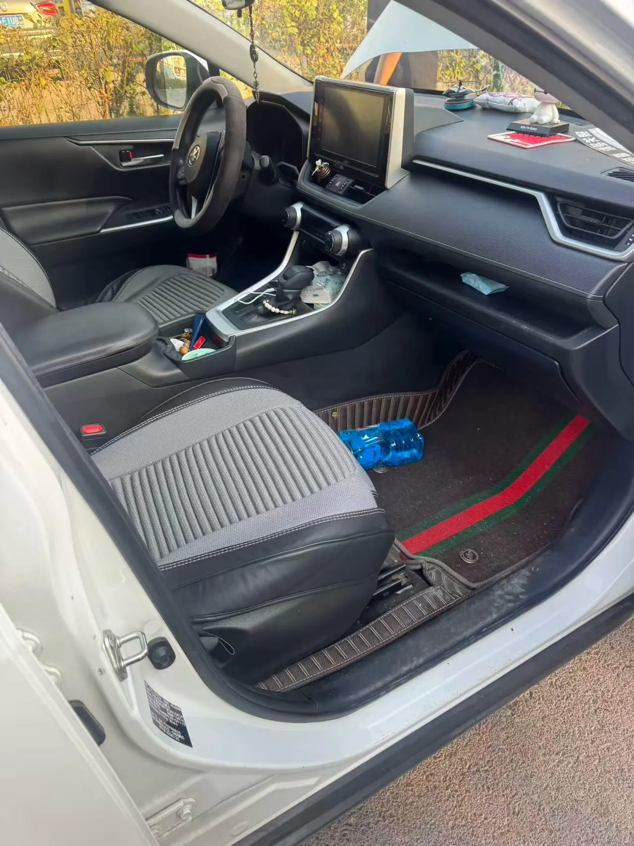 Toyota 2020 RAV4 Rongbo 2.0 Stepless Two-Drive Fashion Edition Automatic Gear 3