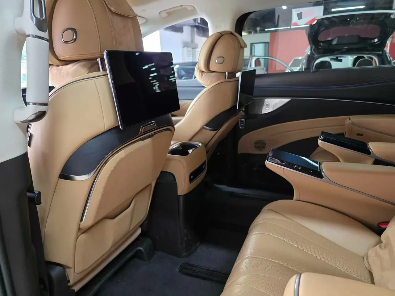 Denza 2024 Denza D9 DM-i 1.5T stepless 980 four-wheel drive flagship automatic gear 4