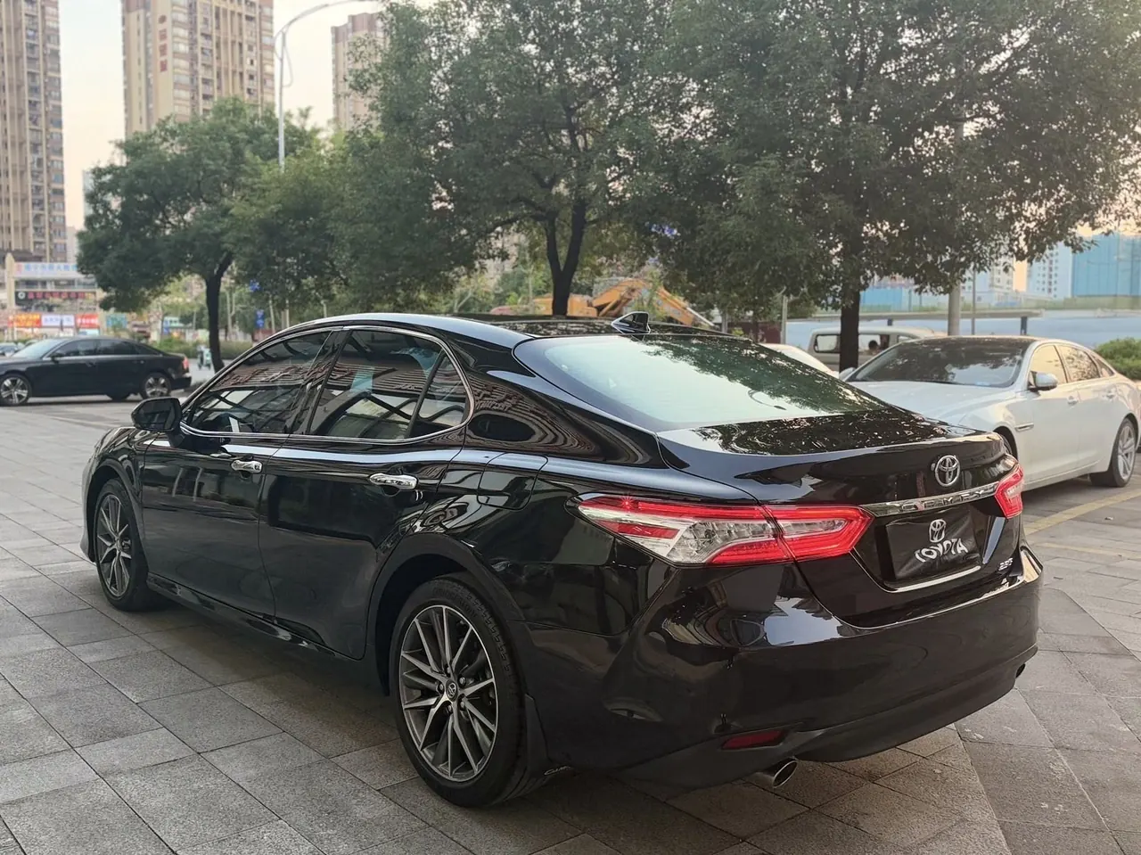 Toyota 2021 Camry 2.5G Deluxe Edition Automatic Gear 3