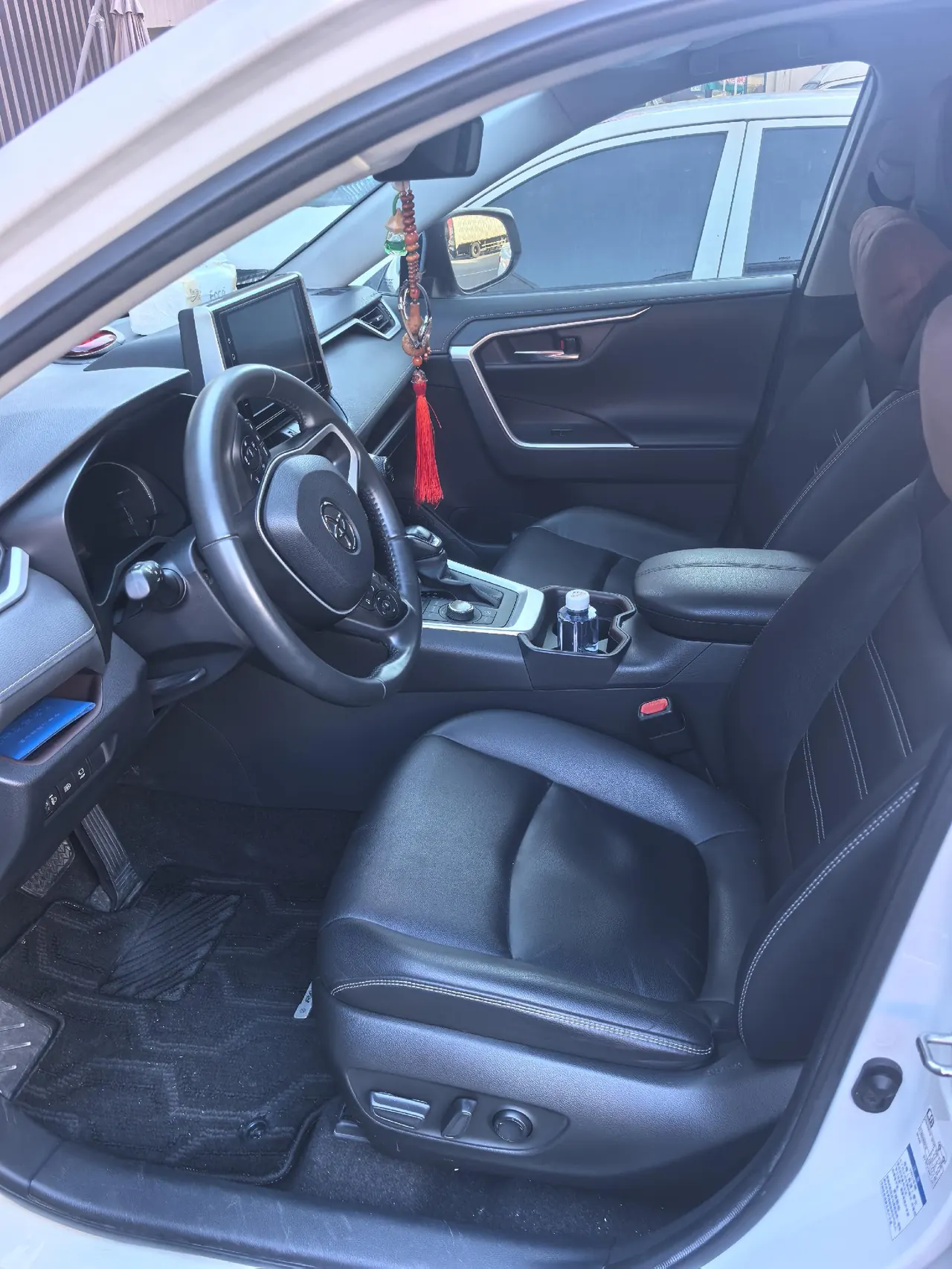 Toyota 2021 RAV4 2.0 four-wheel drive manual gear 3