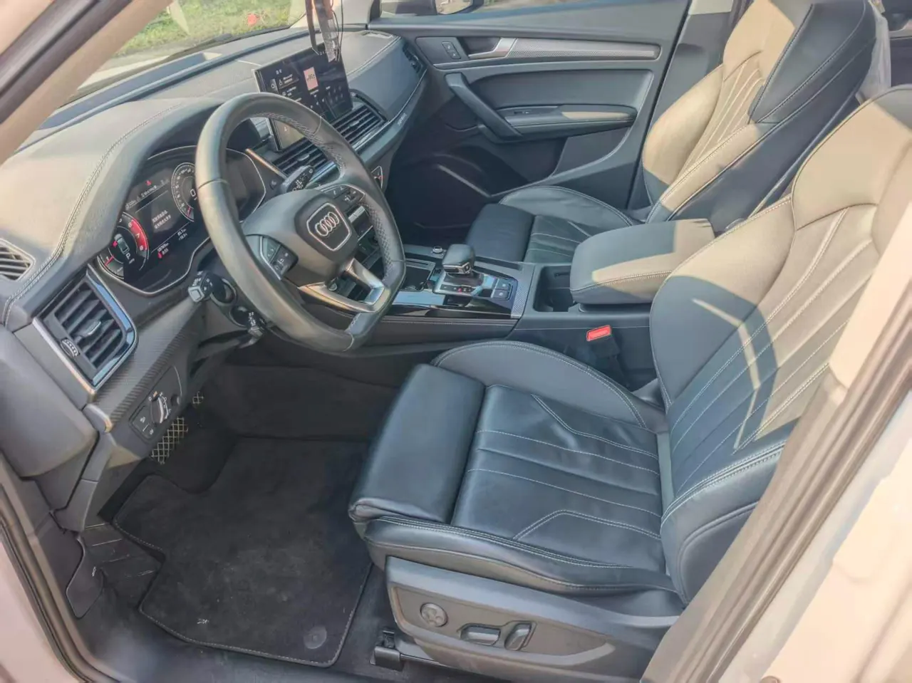 Audi 2021 Q5L 2.0TFSI 40TFSI into the life version of the automatic gear 4