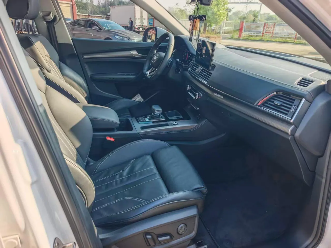 Audi 2021 Q5L 2.0TFSI 40TFSI into the life version of the automatic gear 6
