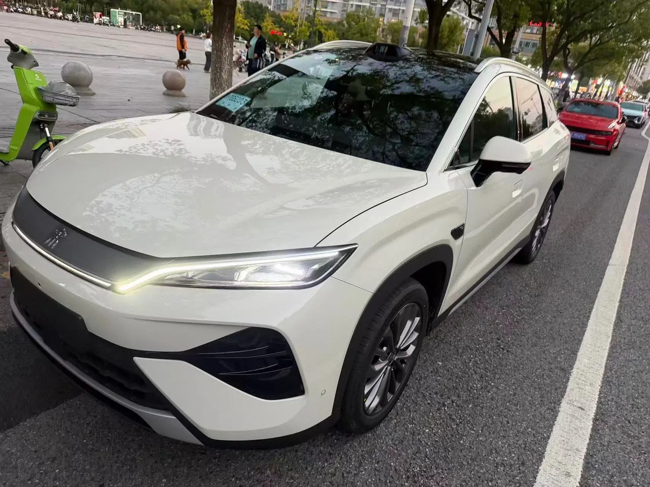 BYD 2026 Song Ultra EV 710KM Exceed Automatic Transmission - View 1
