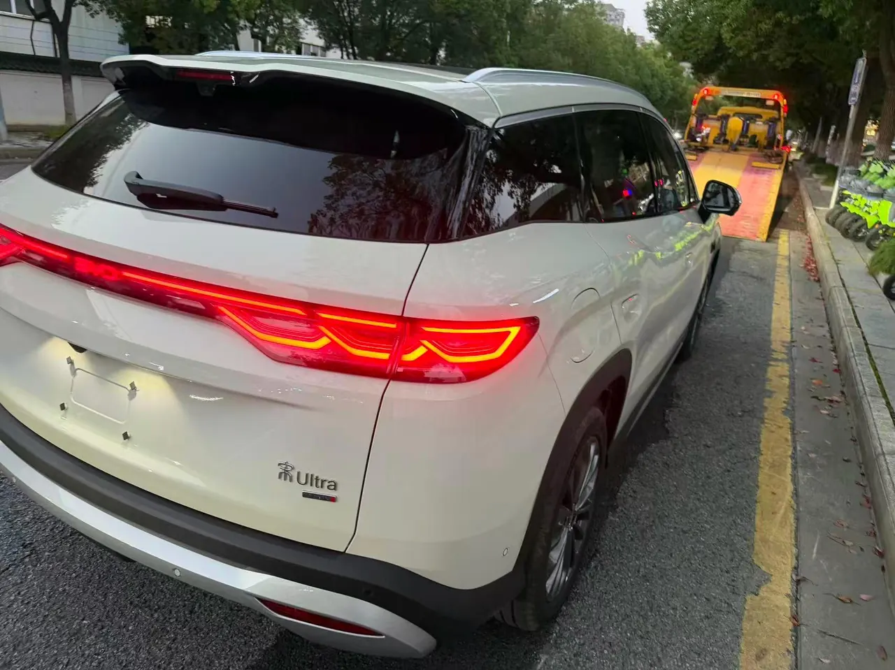 BYD 2026 Song Ultra EV 710KM Exceed Automatic Transmission 2