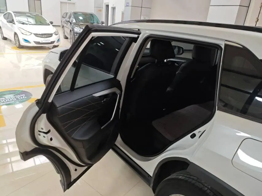 Toyota 2024 RAV4 Dual-Engine 2.5 CVT Two-Wheel Drive Elite Plus Edition Automatic Transmission 3