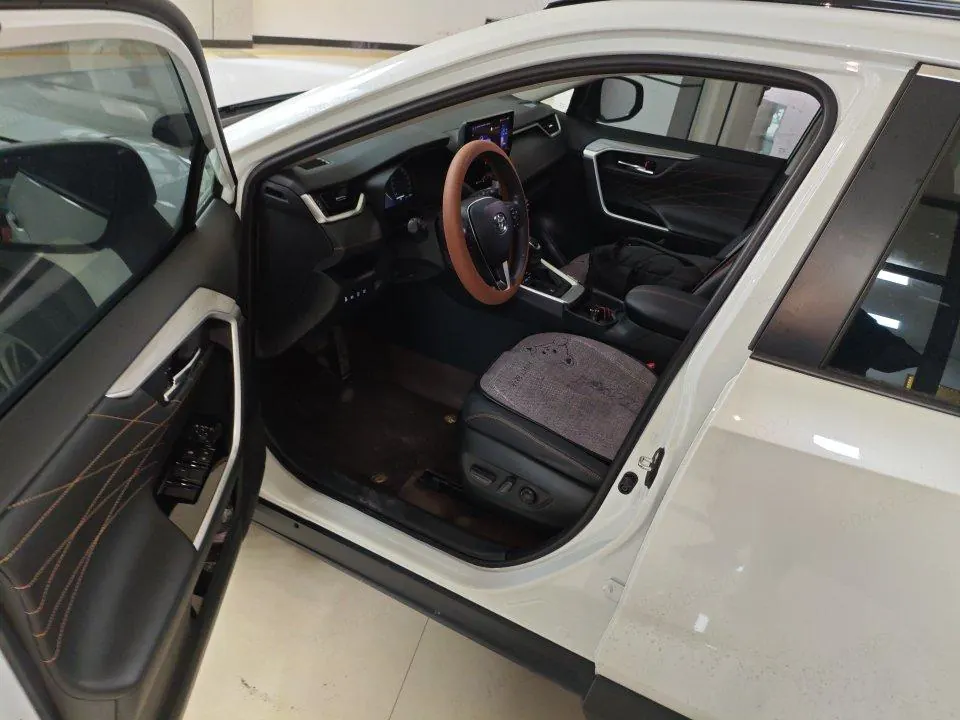 Toyota 2024 RAV4 Dual-Engine 2.5 CVT Two-Wheel Drive Elite Plus Edition Automatic Transmission 5