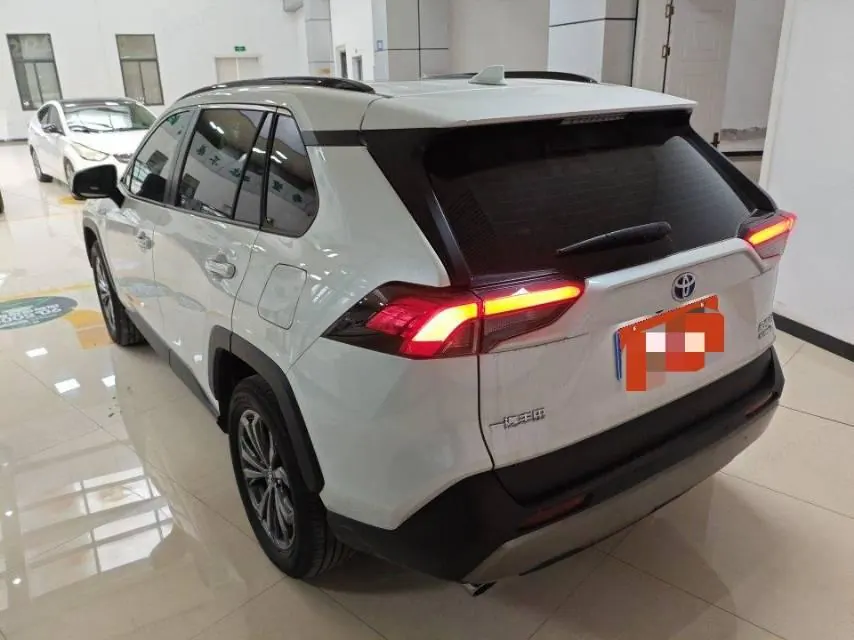 Toyota 2024 RAV4 Dual-Engine 2.5 CVT Two-Wheel Drive Elite Plus Edition Automatic Transmission 7