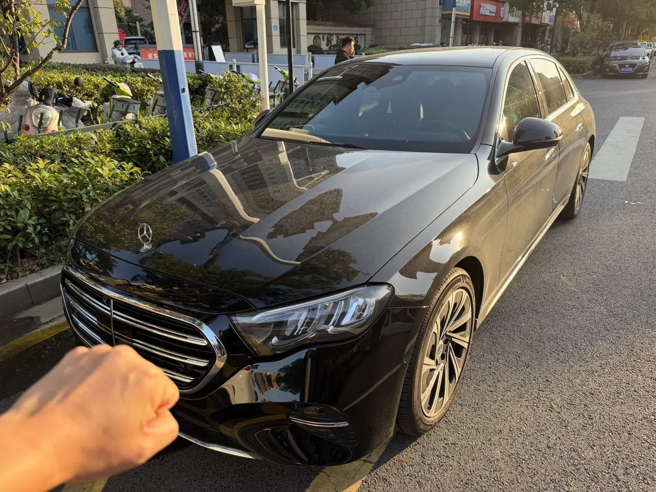 Mercedes Benz E Class 2024 E 300 L 48V 2.0T Luxury Automatic Gear - View 1