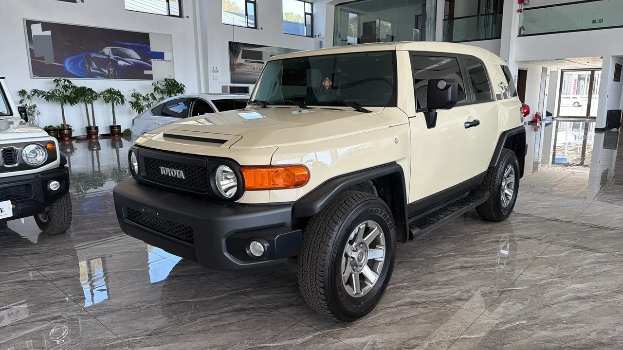 Toyota FJ Cool Road Ze (Imported) 2021 FJ Cool Road Ze 4.0 Middle East Edition Automatic Gear - View 1
