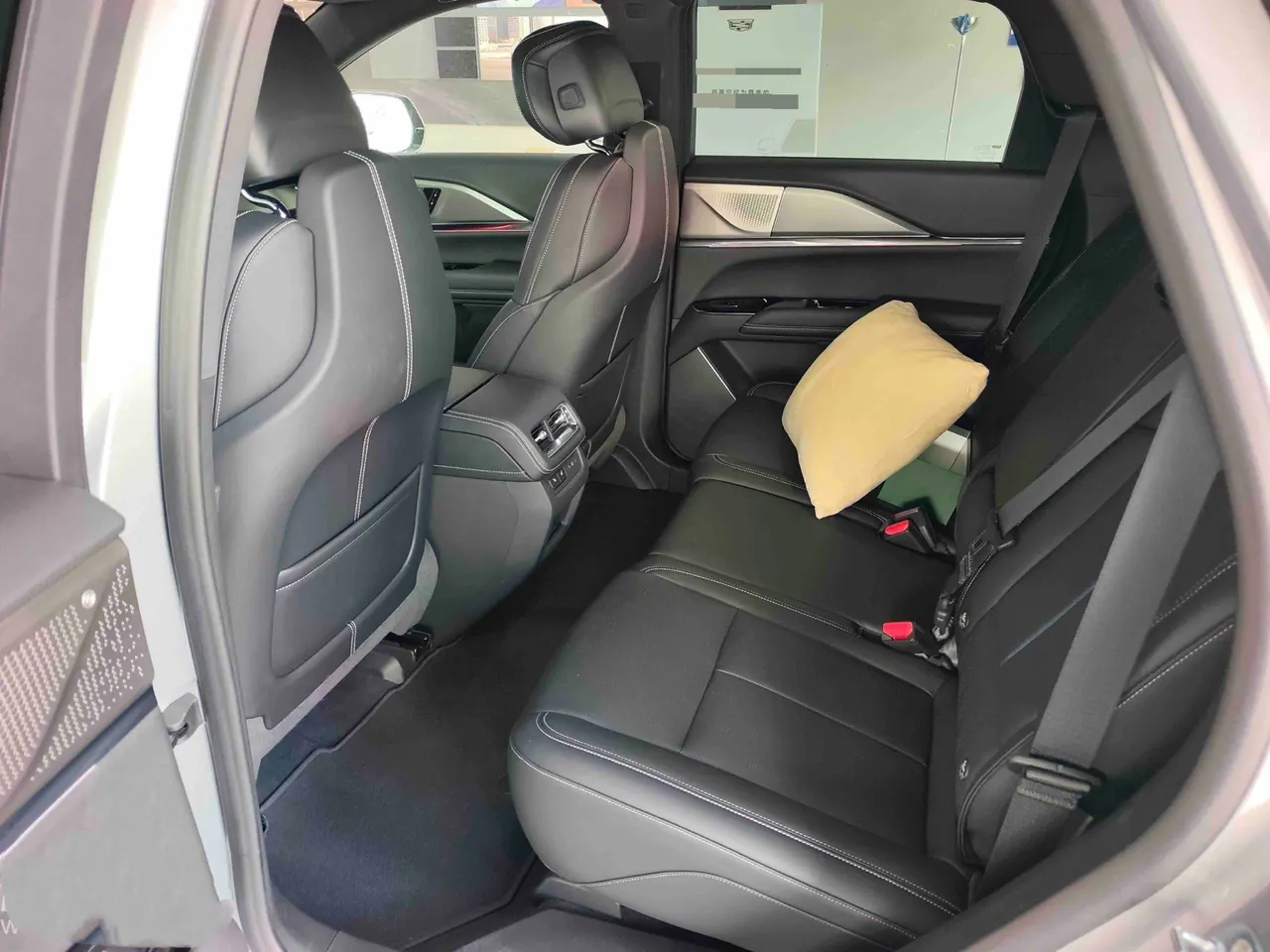 Cadillac 2025 XT5 48V 2.0T Luxury Automatic Gear 3