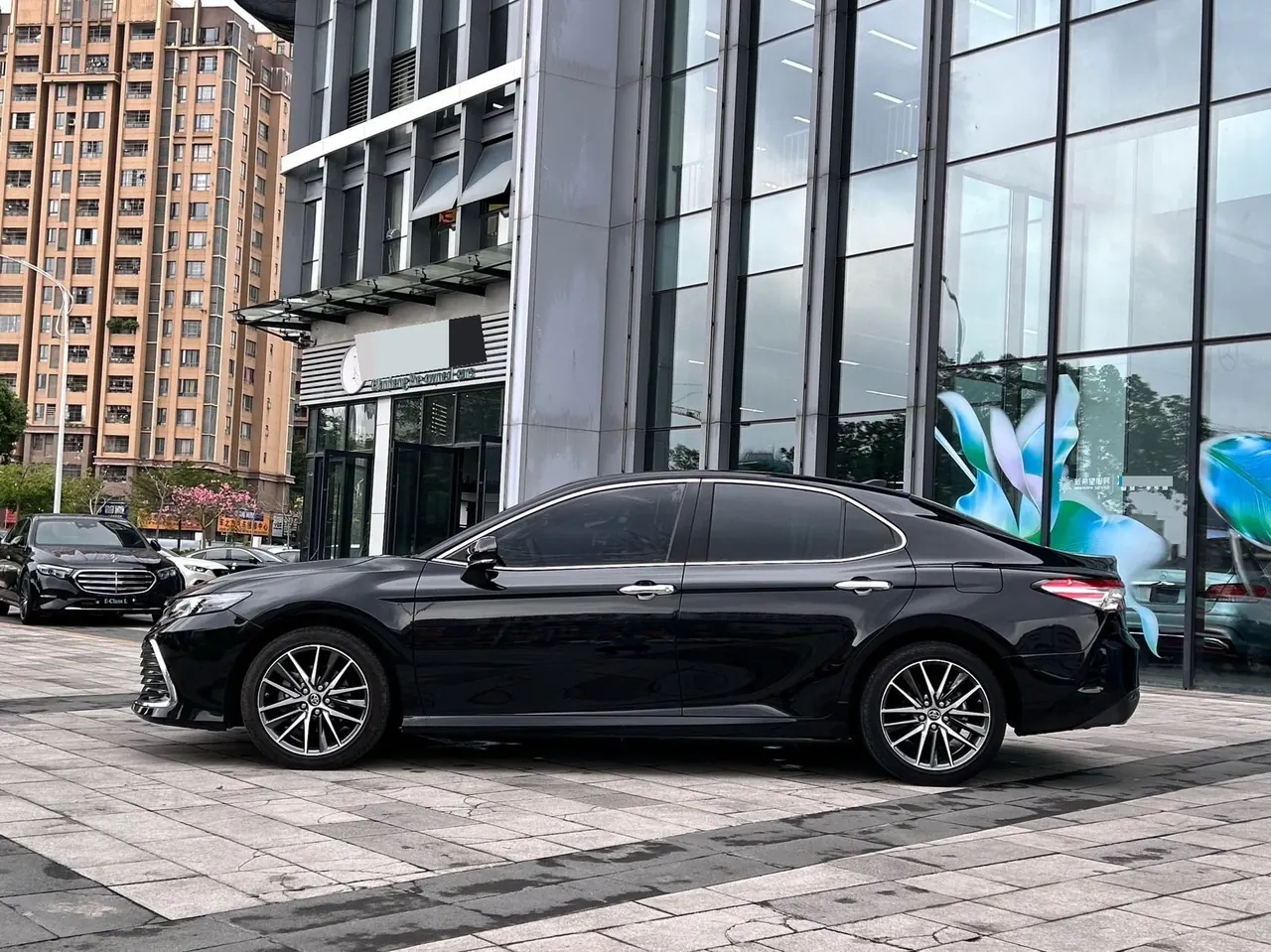Toyota 2021 Camry 2.5G Deluxe Edition Automatic Gear 2