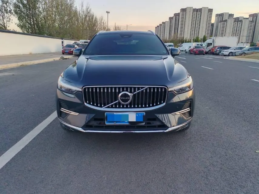 Volvo 2024 XC60 48V 2.0T B5 4-wheel-drive Zhiyi Deluxe Edition Automatic Gear 2