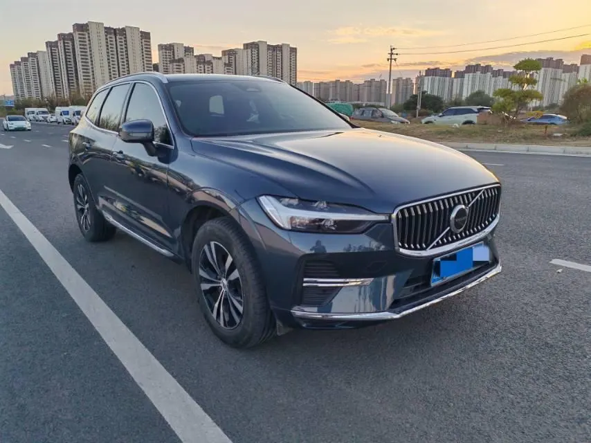 Volvo 2024 XC60 48V 2.0T B5 4-wheel-drive Zhiyi Deluxe Edition Automatic Gear 3