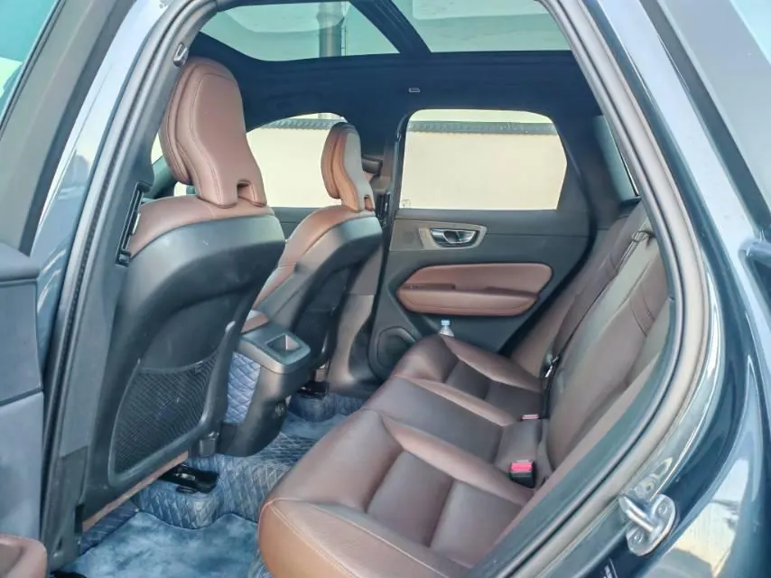 Volvo 2024 XC60 48V 2.0T B5 4-wheel-drive Zhiyi Deluxe Edition Automatic Gear 5
