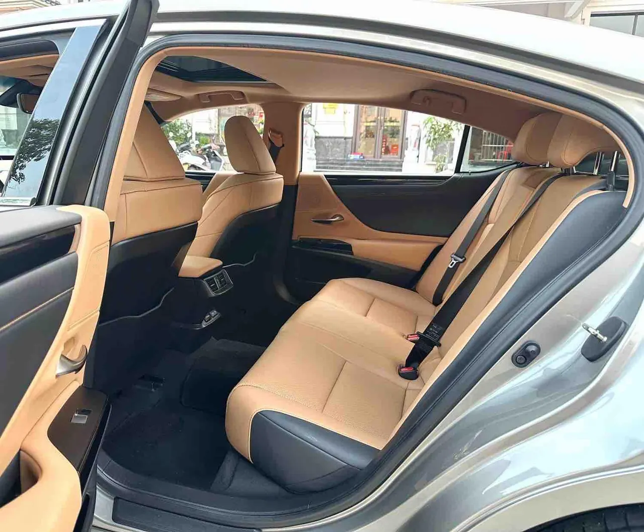 Lexus ES (Imported) 2022 ES200 2.0 Stepless Premium Edition Automatic Gear 6