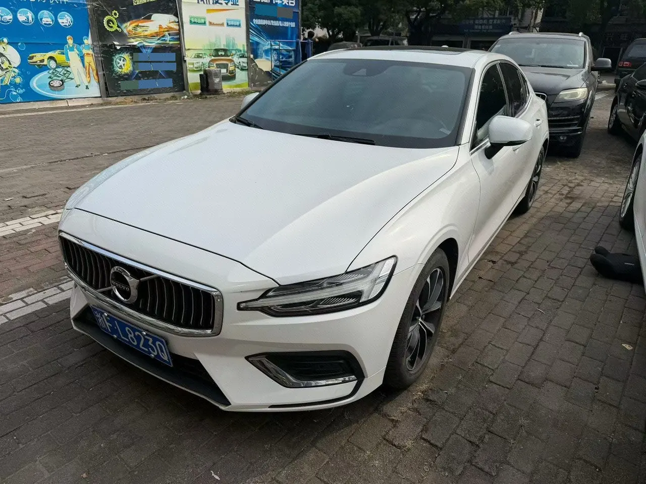 Volvo 2022 S60 48V 2.0T B4 Zhiyi Deluxe Edition Automatic Gear - View 1