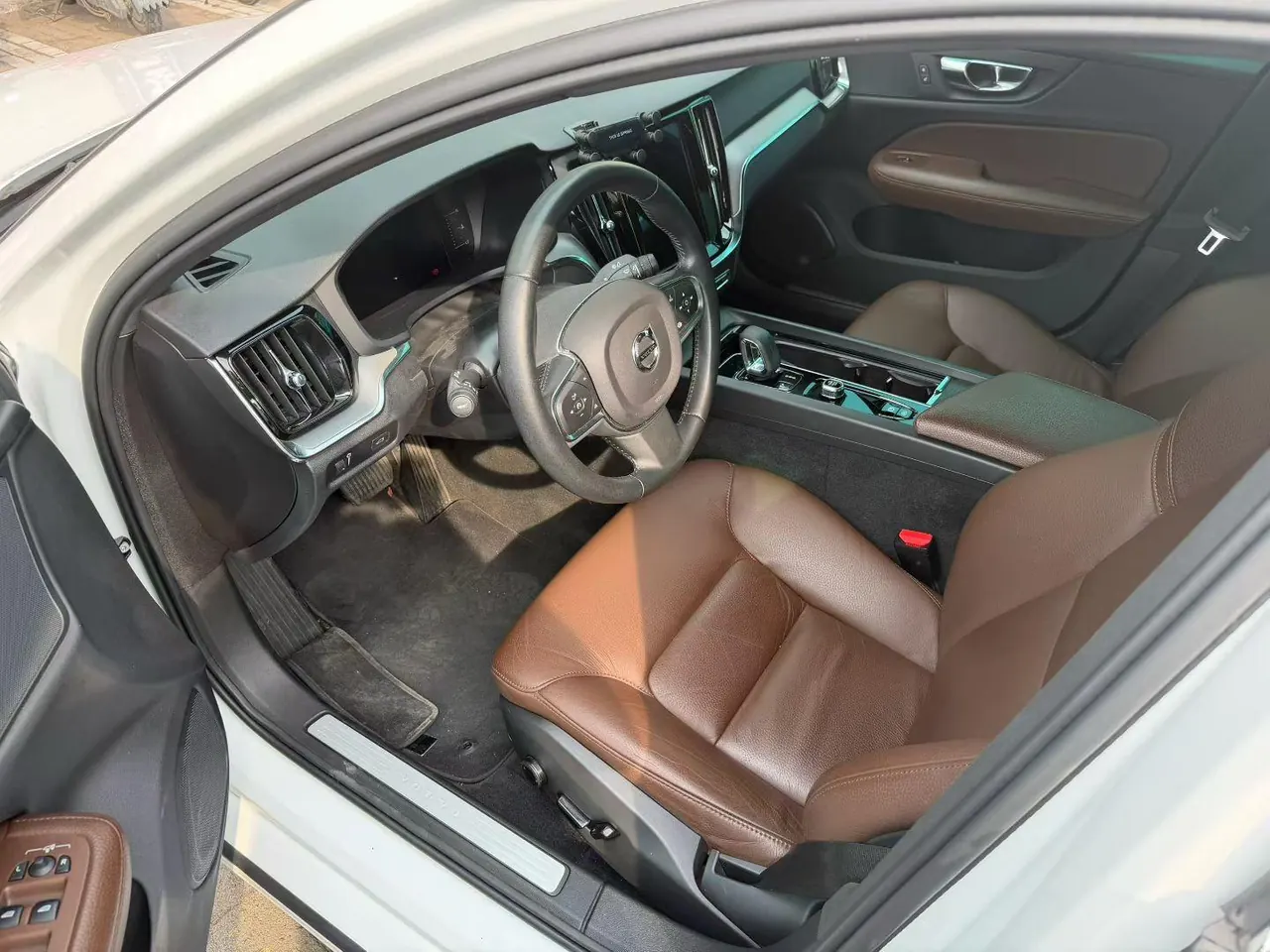 Volvo 2022 S60 48V 2.0T B4 Zhiyi Deluxe Edition Automatic Gear 4