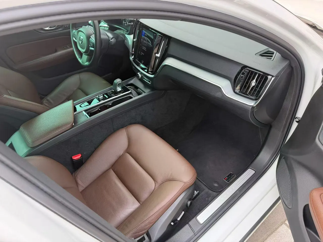 Volvo 2022 S60 48V 2.0T B4 Zhiyi Deluxe Edition Automatic Gear 6