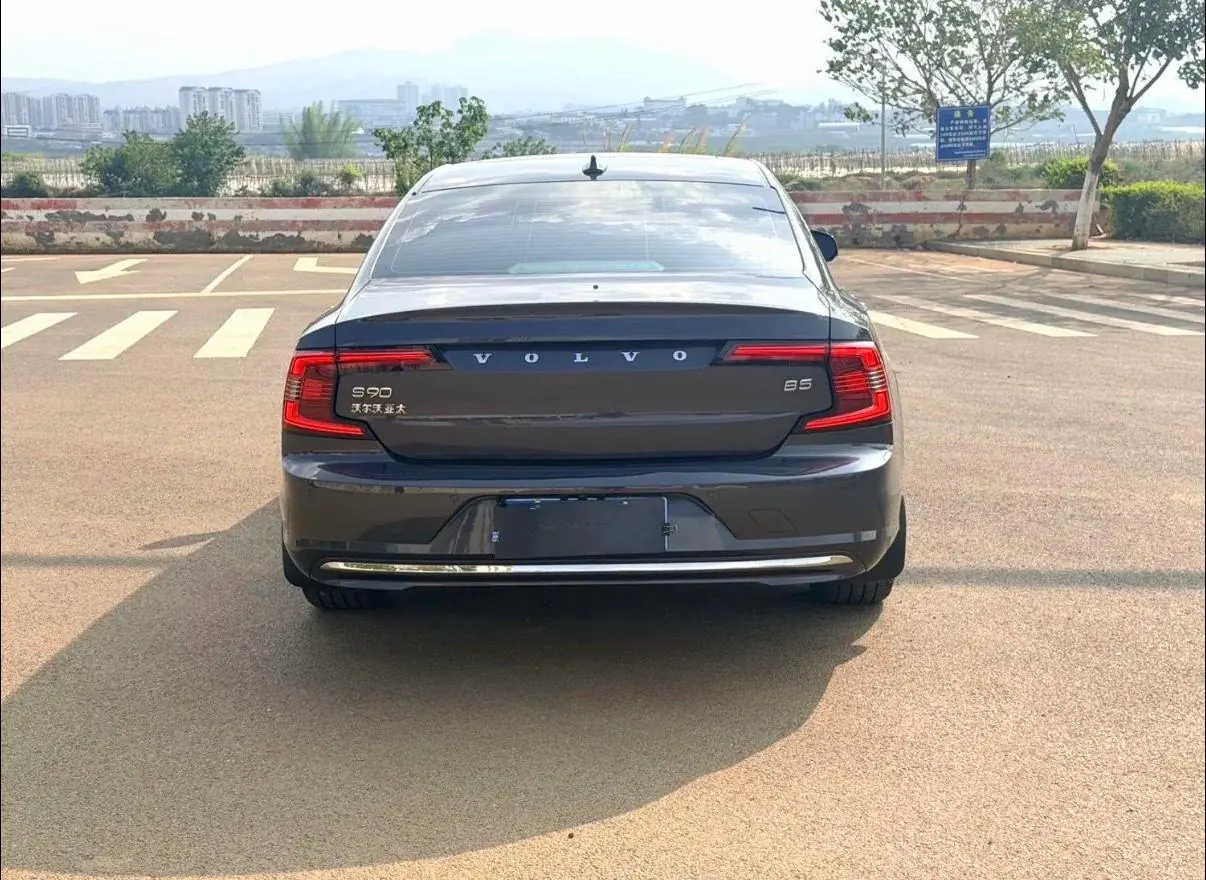 Volvo 2021 S90 2.0T B5 Zhiyuan Deluxe Edition Automatic Gear 6