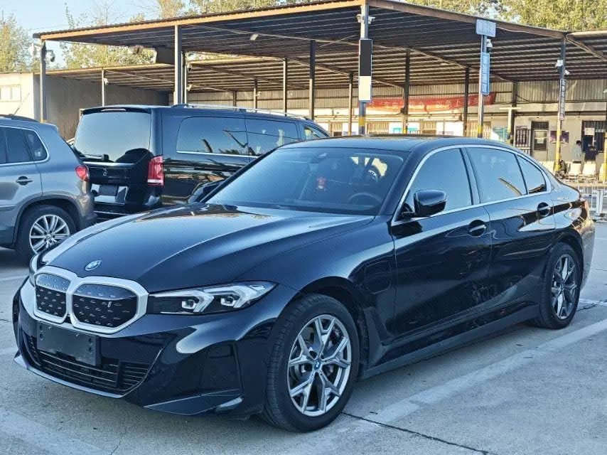 BMW 2022 i3 eDrive 35L automatic gear - View 1