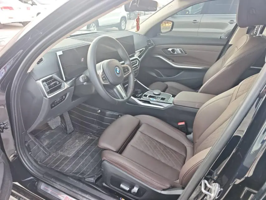 BMW 2022 i3 eDrive 35L automatic gear 3