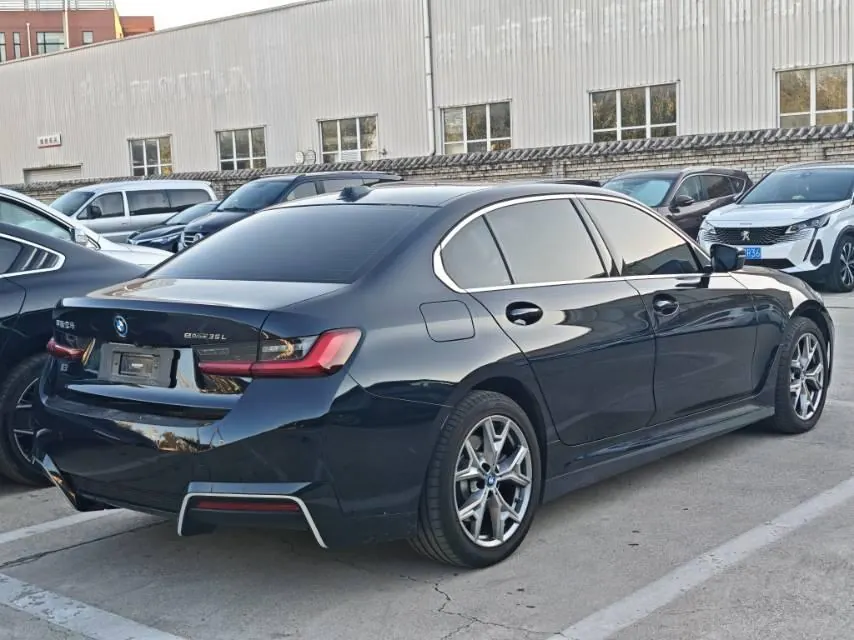 BMW 2022 i3 eDrive 35L automatic gear 5