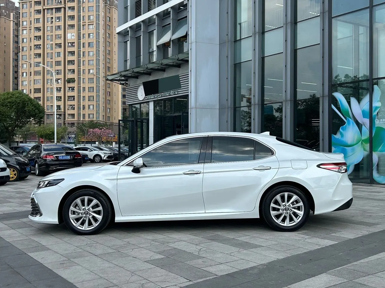 Toyota 2021 Camry 2.0G Stepless Deluxe Edition Automatic Gear 2